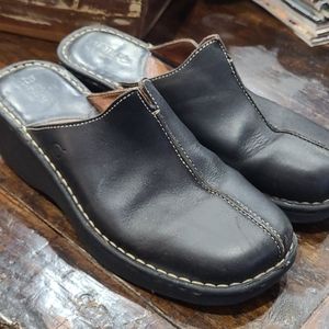 GUC Leather Born Mules Size 10M